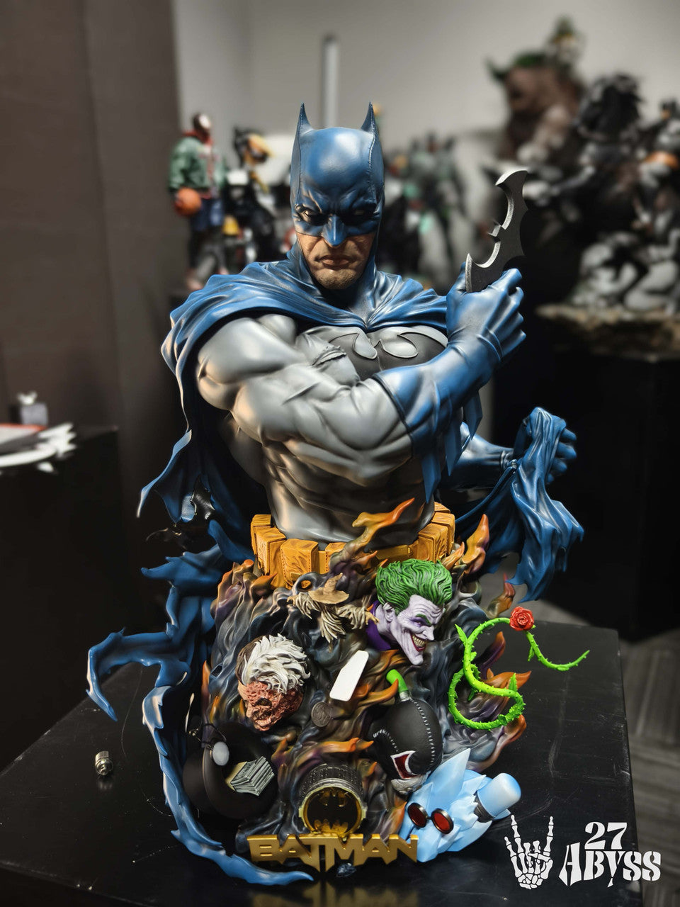 DC Comics - Batman Bust | 1:3/1:1 Resin Statue | by 27abyss Studio