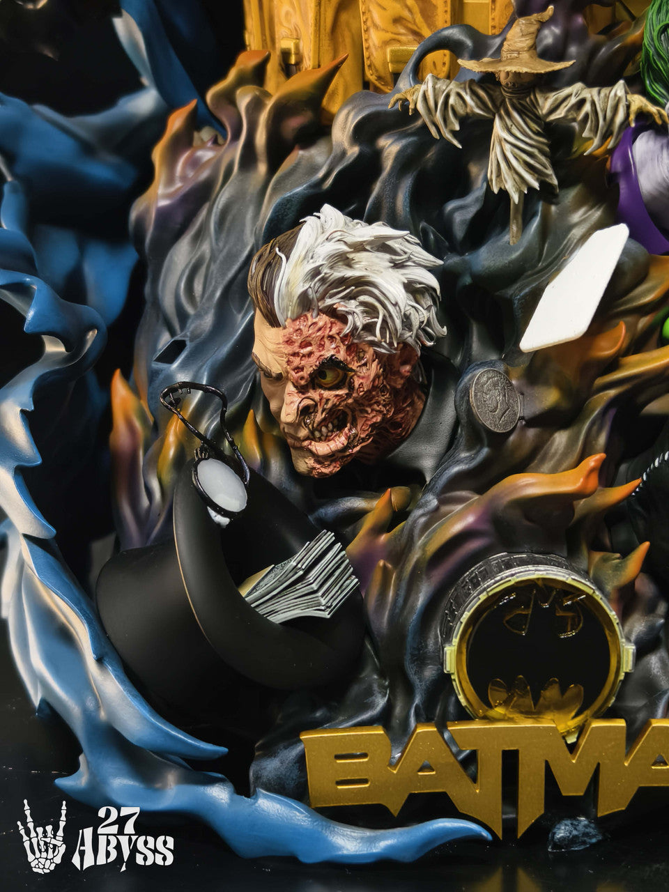 DC Comics - Batman Bust | 1:3/1:1 Resin Statue | by 27abyss Studio