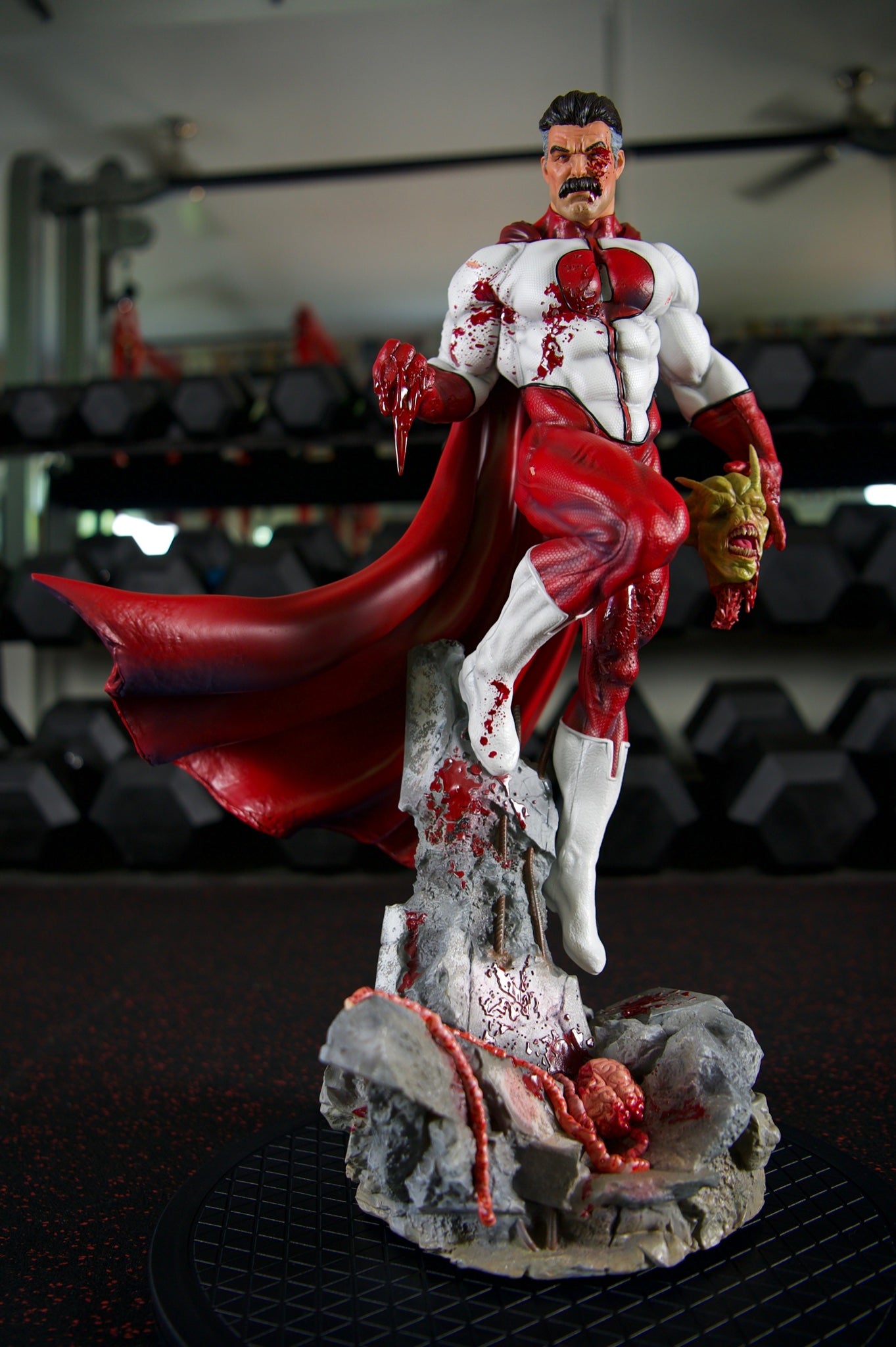 Invincible - Omni Man | 1:4 Resin Statue | von Imaginary Koncepts